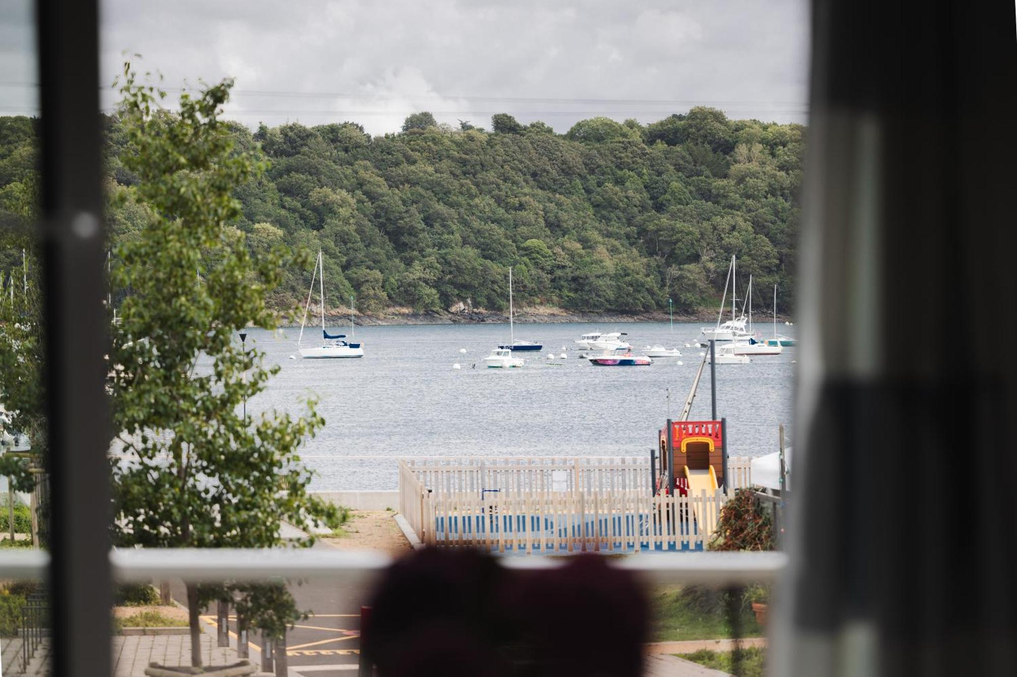 Gite Du Port Sur La Presqu'Ile De Lézardrieux Exteriör bild