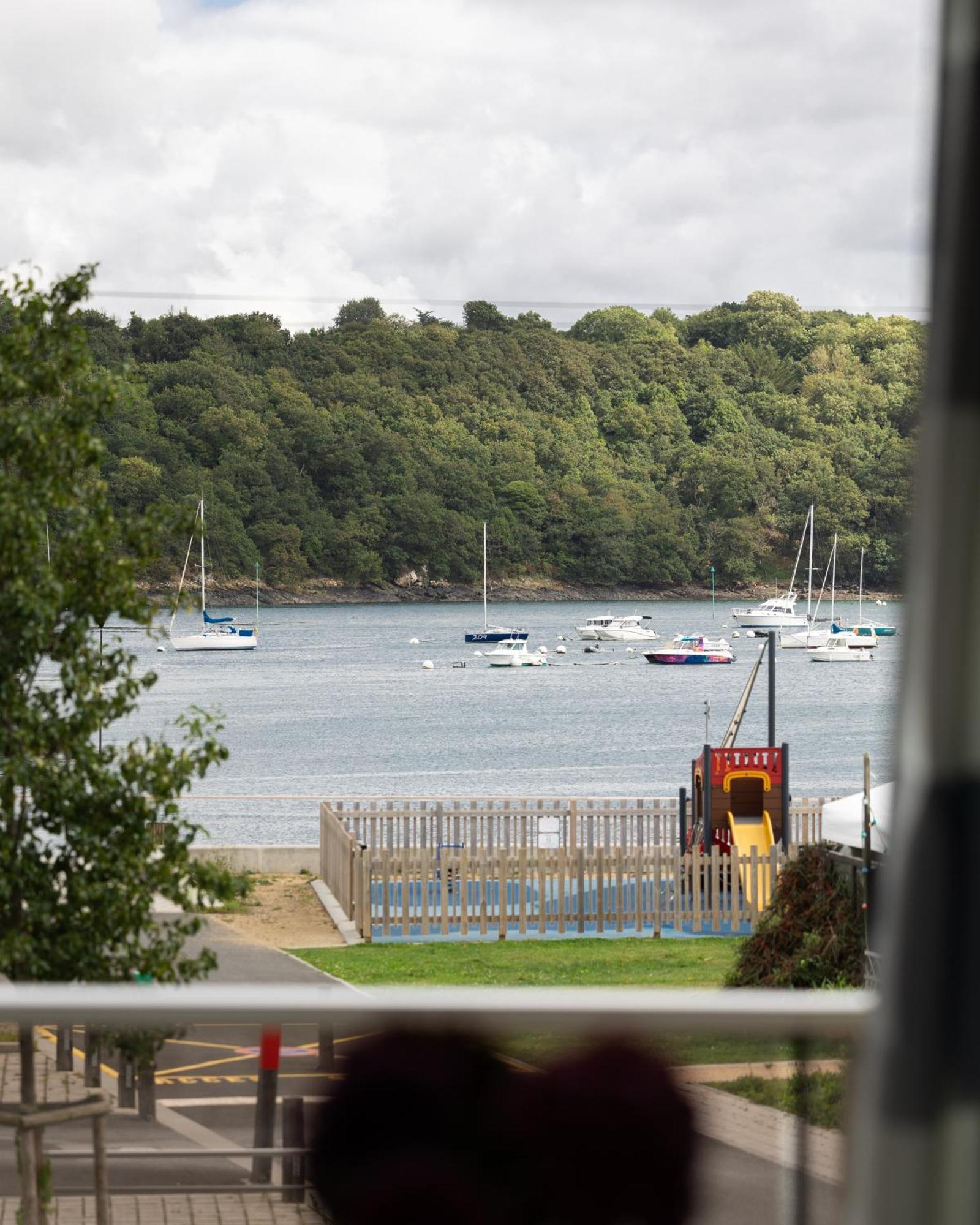 Gite Du Port Sur La Presqu'Ile De Lézardrieux Exteriör bild